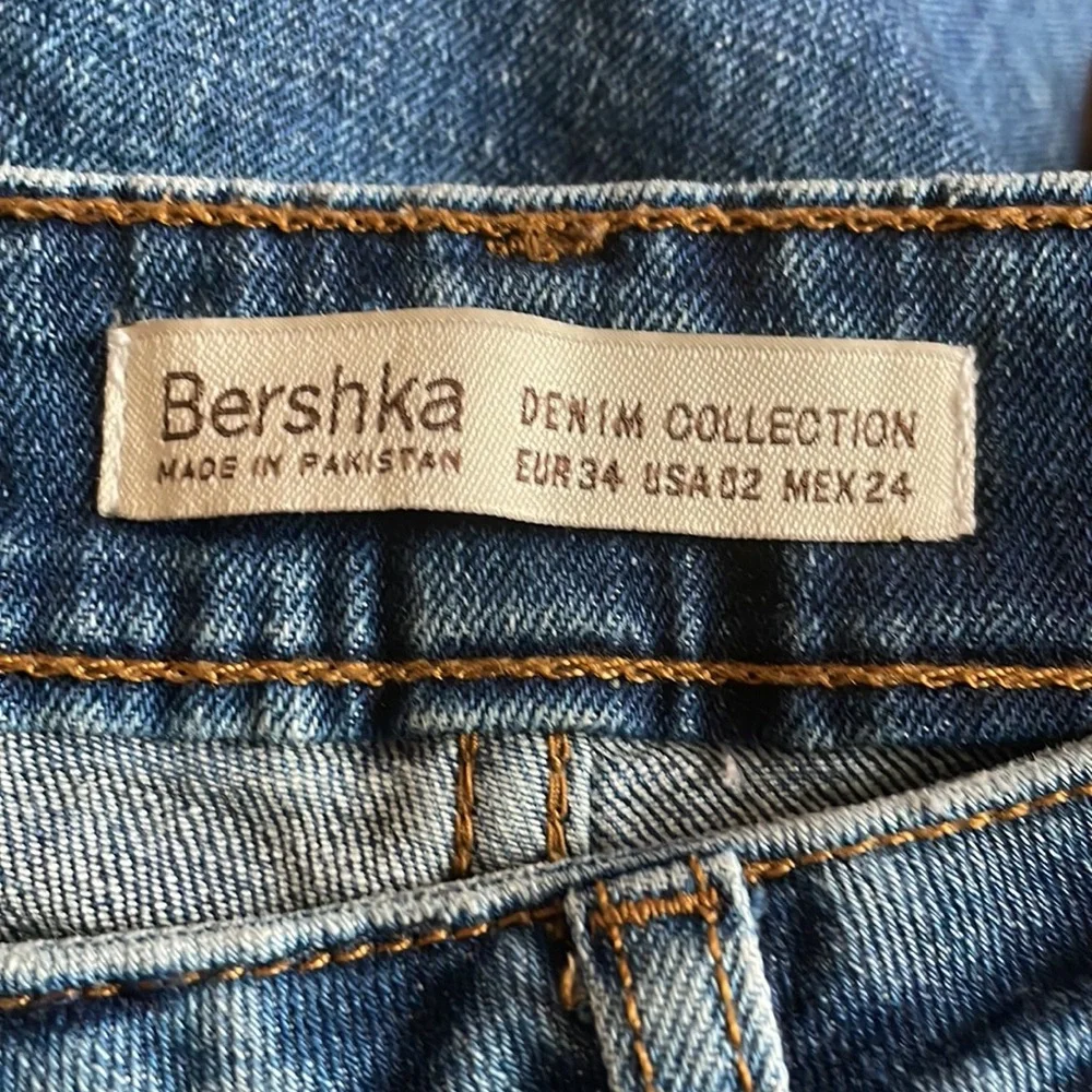 Bershka Women’s Boyfriend Blue Jeans Faded Distressed Sz 2